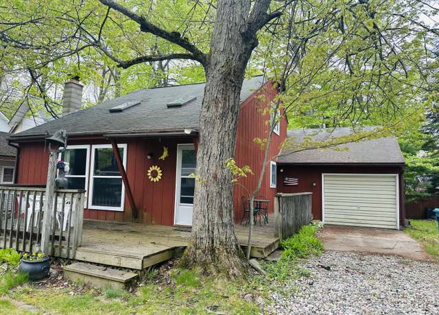 Property at 205 Beechwood Ave, Houghton Lake, MI 48629, 3 beds, 1.5 baths