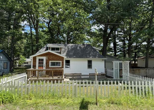 Property at 605 Cedar Ave, Houghton Lake, MI 48629, 2 beds, 1 bath