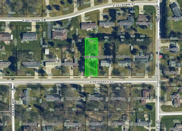 Property at 559 E Petoskey St, Gaylord, MI 49735
