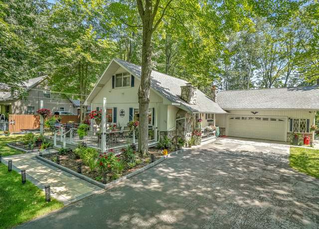 Property at 116 Seneca Trl, Prudenville, MI 48651, 4 beds, 3 baths
