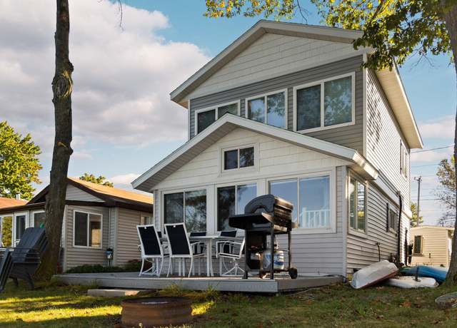 Property at 3602 Highland Ave, Gaylord, MI 49735, 2 beds, 1 bath