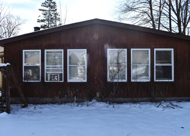Property at 222 N E St, Cheboygan, MI 49721, 3 beds, 1.5 baths
