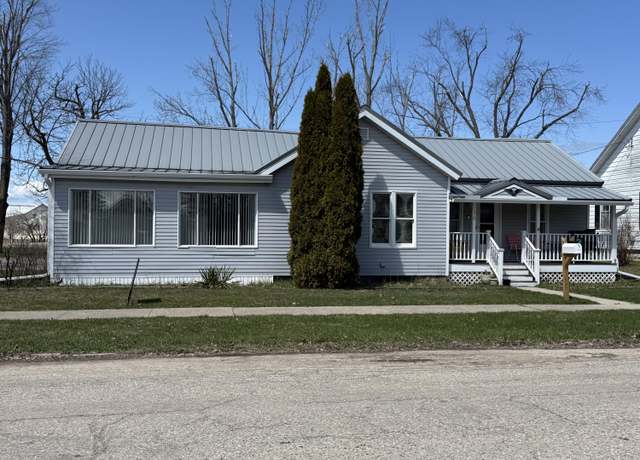 Property at 370 Young St, Cheboygan, MI 49721, 3 beds, 1 bath