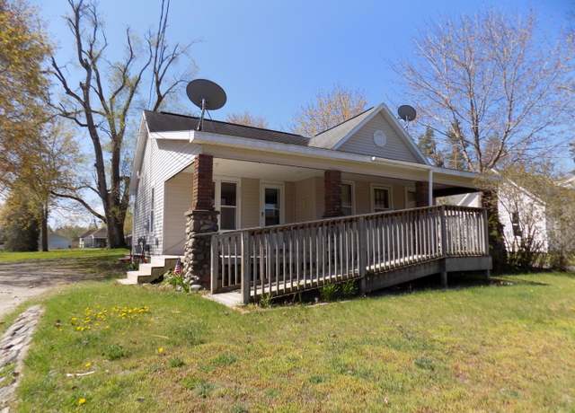 Property at 317 Pine Hill Ave, Cheboygan, MI 49721, 2 beds, 1 bath