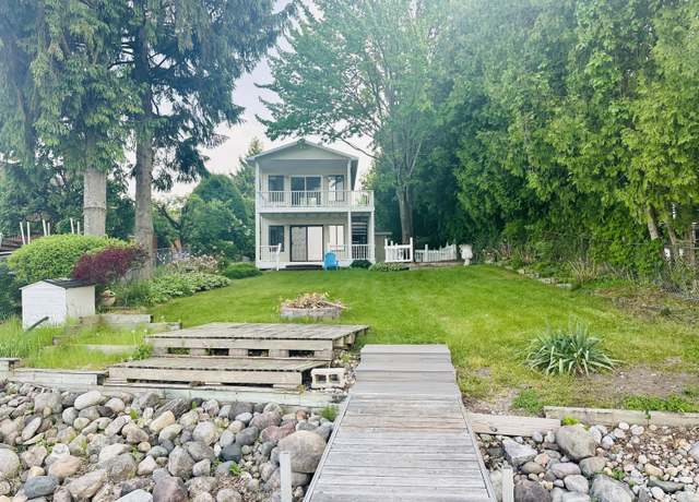 Property at 6382 W Higgins Lake Dr, Roscommon, MI 48653, 3 beds, 2 baths