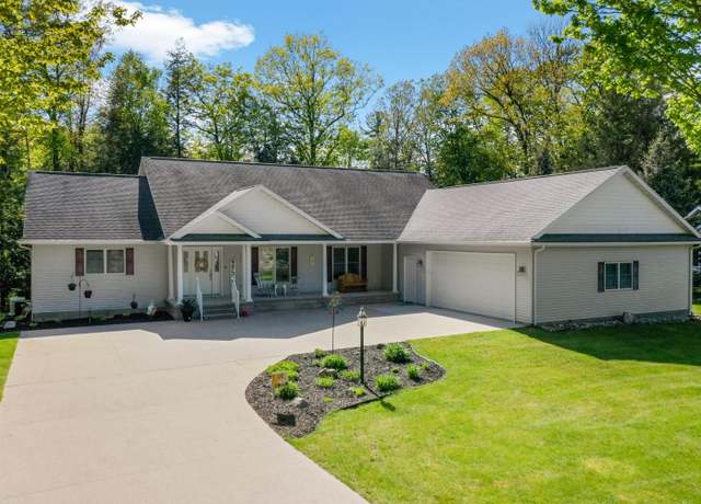 Property at 131 Indian Oaks Trl, Prudenville, MI 48651, 3 beds, 2.5 baths