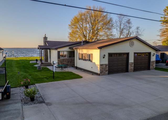Property at 1020 Iroquois Ave, Prudenville, MI 48651, 2 beds, 1.5 baths