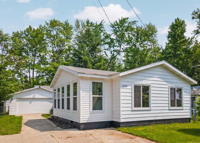 Property at 12320 E Houghton Lake Dr, Houghton Lake, MI 48629, 3 beds, 1 bath