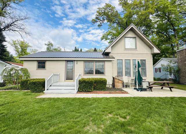 Property at 6369 Swallow Dr, Harrison, MI 48625, 3 beds, 2 baths