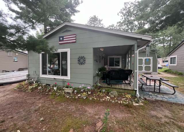 Property at 104 Kenmore Ave, Roscommon, MI 48653, 2 beds, 1 bath