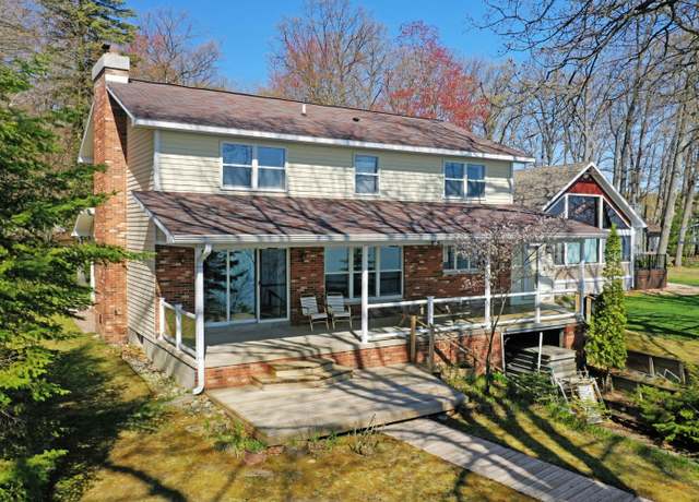 Property at 1384 W Higgins Lake Dr, Roscommon, MI 48653, 5 beds, 3 baths
