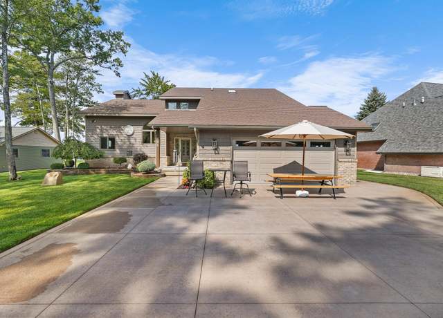 Property at 895 E Houghton Lake Dr, Houghton Lake, MI 48629, 4 beds, 3 baths