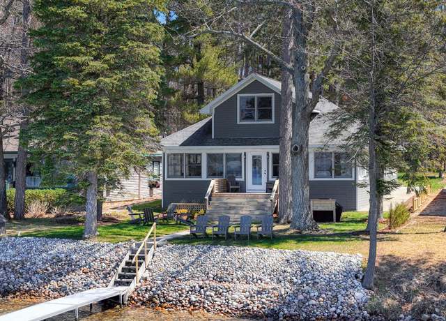 Property at 129 Chaney Point Dr, Roscommon, MI 48653, 4 beds, 3 baths