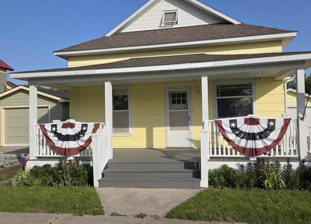 Property at 208 S South D Street St, Cheboygan, MI 49721, 2 beds, 1 bath