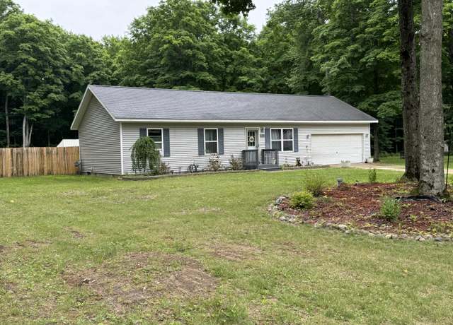 Property at 1335 Beacon Square Ln, Gaylord, MI 49735, 3 beds, 1 bath