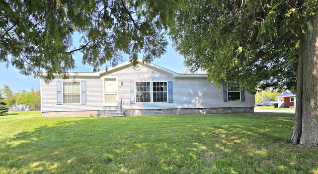 Photo of 106 Hazel St, Saint Ignace, MI 49781