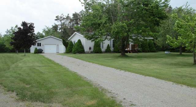 Photo of 5189 Pinecrest Dr, Lewiston, MI 49756