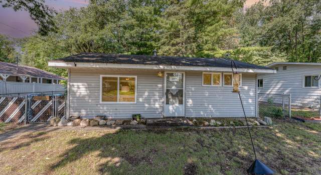 Photo of 107 Hardwood Ave, Houghton Lake, MI 48629