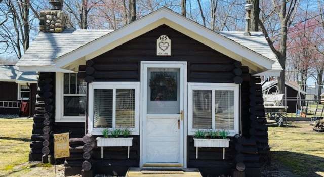 Photo of 105 Willow St, Houghton Lake, MI 48629