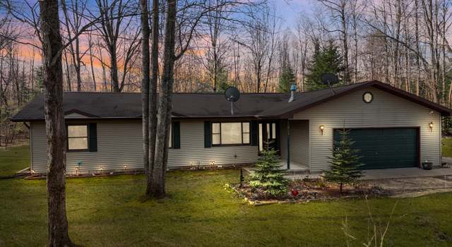 Photo of 321 Greenleaf Dr, Houghton Lake, MI 48629