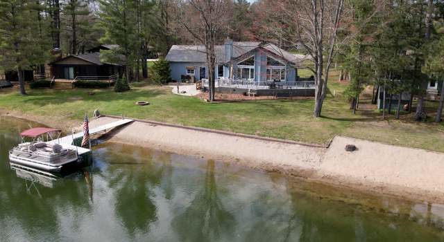 Photo of 1381 N Shore Dr, Gaylord, MI 49735