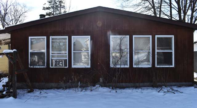 Photo of 222 N E St, Cheboygan, MI 49721