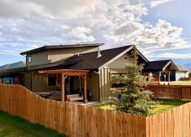 Property at 1510 Quigley Farm Rd Rd, Hailey, ID 83333, 3 beds, 3 baths
