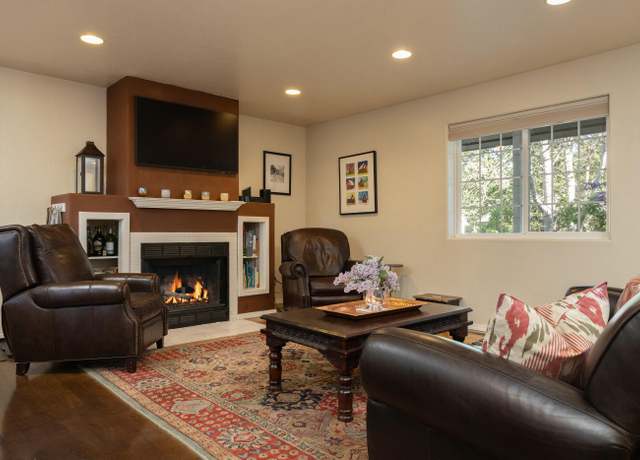 Property at 941 Buckskin Dr, Hailey, ID 83333, 4 beds, 2 baths
