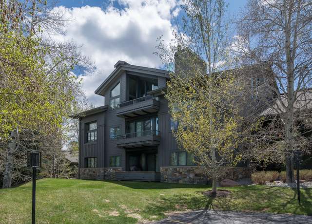 Property at 2831 Summit 2 Condo Dr, Sun Valley, ID 83353, 2 beds, 3 baths