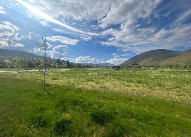 Property at 100 Sunbeam St, Hailey, ID 83333