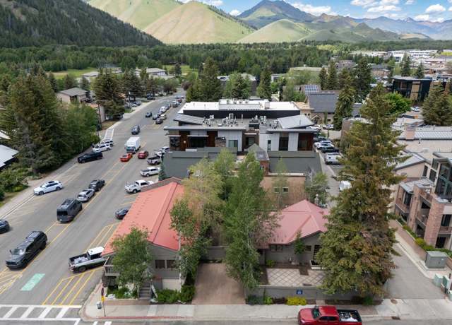 Property at 111 E 6th Ave, Ketchum, ID 83340, 5 beds, 4 baths