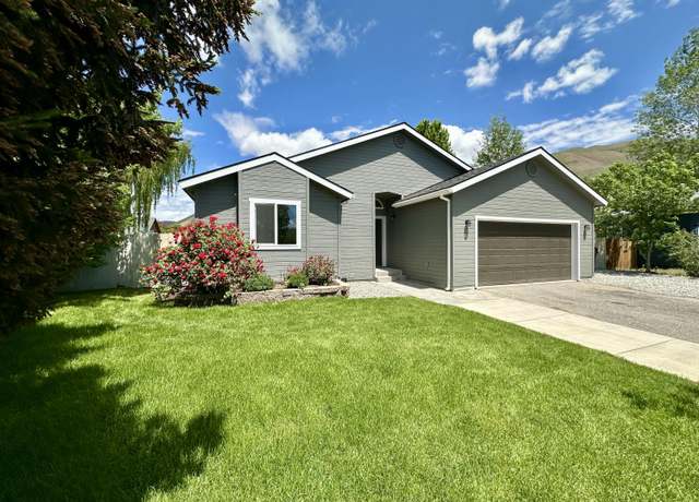 Property at 921 Snowflake Dr, Hailey, ID 83333, 5 beds, 3 baths