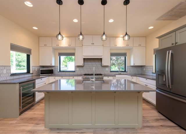 Property at 302 S 4th Ave, Hailey, ID 83333, 4 beds, 6 baths