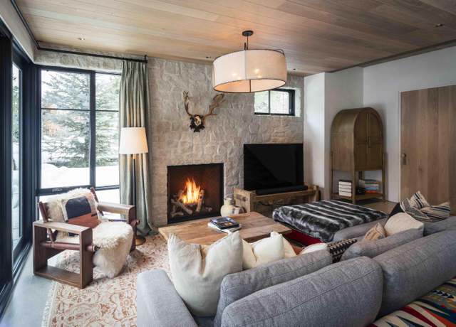 Property at 107 Pinevue Ln, Ketchum, ID 83340, 3 beds, 3 baths