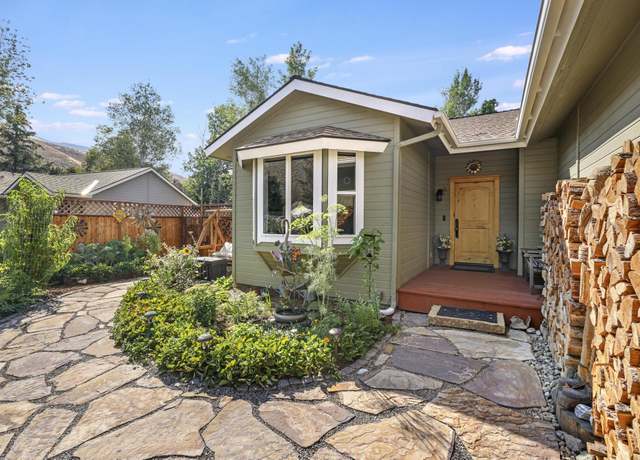 Property at 3211 Shenandoah Dr, Hailey, ID 83333, 2 beds, 2 baths