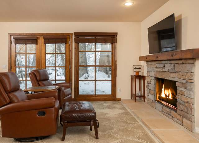 Property at 305 Andora Ln #130, Ketchum, ID 83340, 2 beds, 3 baths