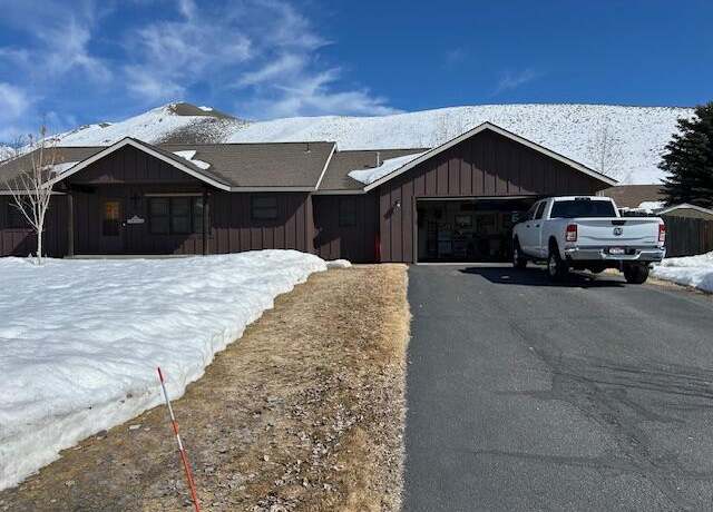 Property at 360 Ridgeview Dr, Bellevue, ID 83313, 3 beds, 2 baths