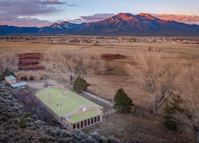 Property at 8 Painter Rd, El Prado, NM 87529, 5 beds, 3 baths