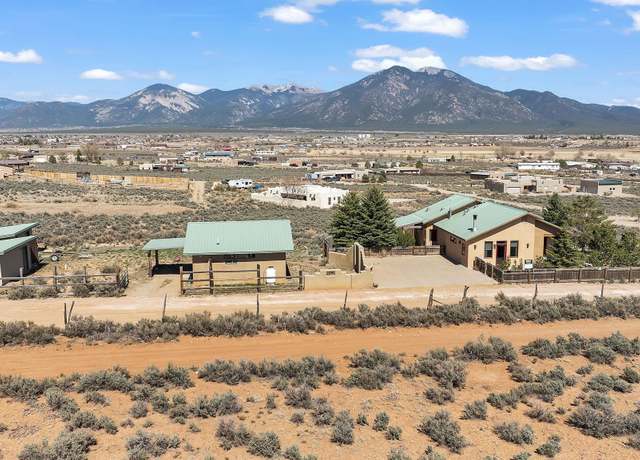 Property at 35 Verde Montana Rd, El Prado, NM 87529, 3 beds, 2.5 baths