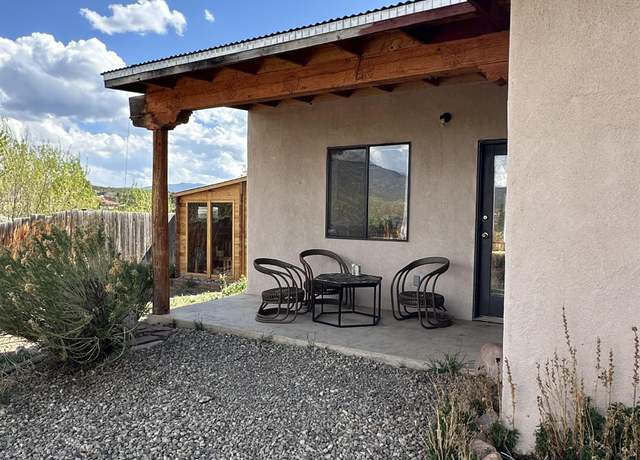 Property at 13 Valley Rd, Ranchos De Taos, NM 87557, 2 beds, 1 bath