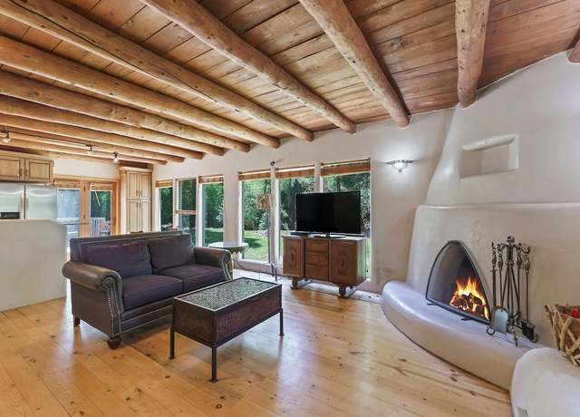 Property at 5 Sunset Dr, Taos, NM 87571, 1 bed, 1 bath