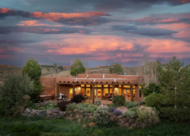 Property at 102 Vista Del Ocaso Rd, Ranchos De Taos, NM 87557, 3 beds, 3 baths