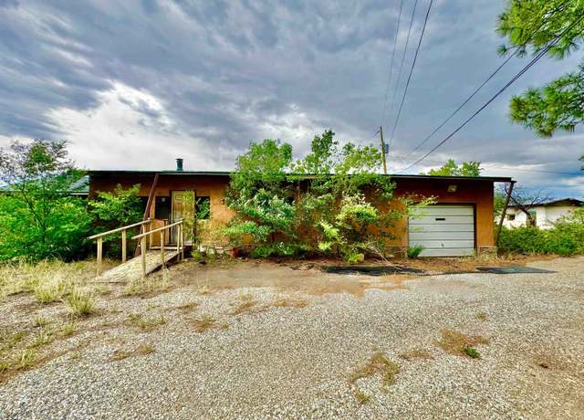 Property at 10 Coca Ln, Ranchos De Taos, NM 87557, 2 beds, 1 bath
