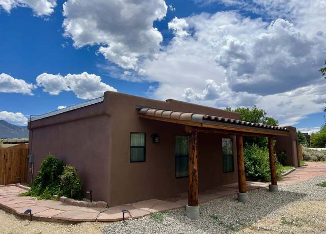 Property at 55 Vista Linda Rd, Ranchos De Taos, NM 87557, 3 beds, 2.5 baths