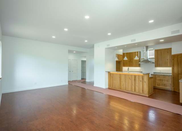 Property at 419 Valverde Commons Dr, Taos, NM 87571, 3 beds, 2 baths