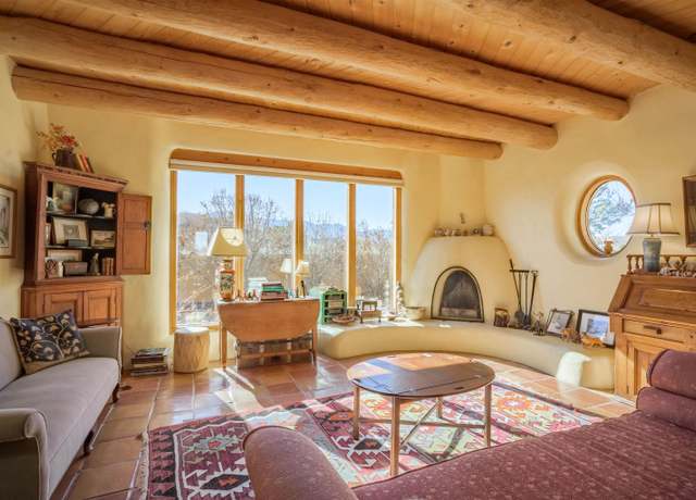 Property at 46 Irish Rd, Ranchos De Taos, NM 87557, 2 beds, 2 baths