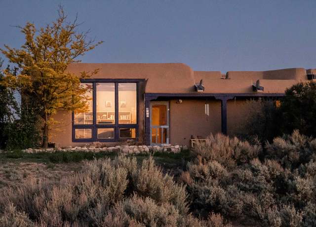 Property at 135 Mesa Sea Rd, Arroyo Hondo, NM 87513, 2 beds, 3 baths