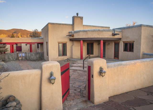 Property at 125 De Teves Ln, Taos, NM 87571, 6 beds, 5 baths