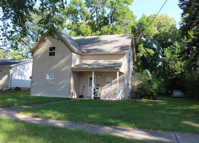 Property at 2703 8th St, Emmetsburg, IA 50536, 3 beds, 2 baths