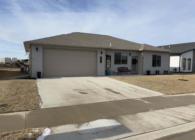 Property at 3722 Lincoln Ave, Spirit Lake, IA 51360, 3 beds, 2 baths